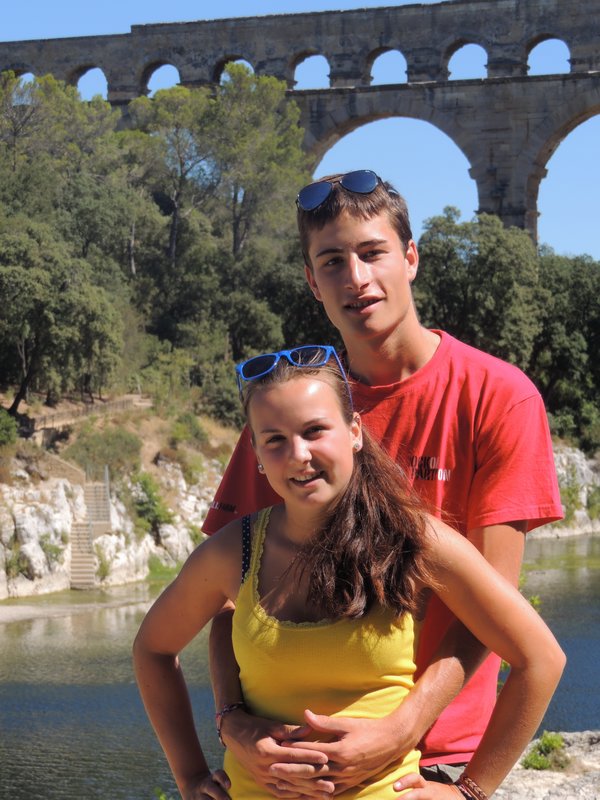 Laura und Marco vorem Pont du Gard