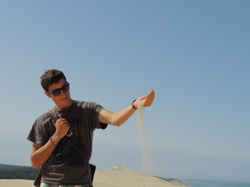 De Marco stuunt abem fiinchörnige Sand