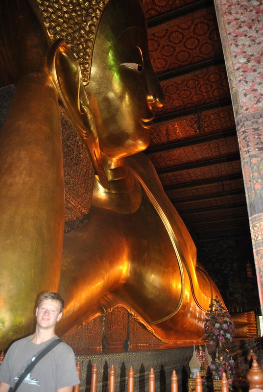 Giant golden reclining buddha