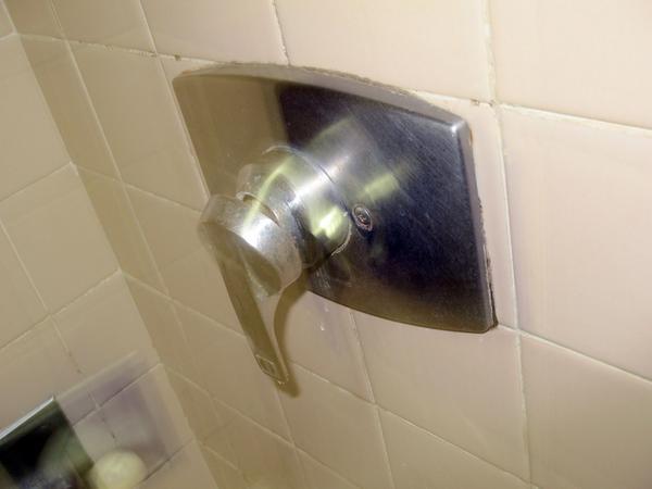 hotel's  flexible faucet handle