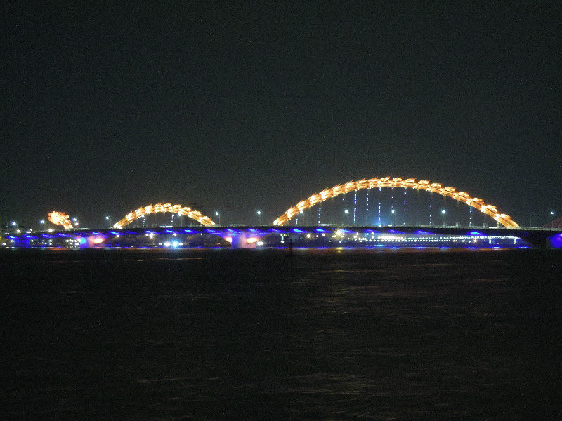 Most v noci