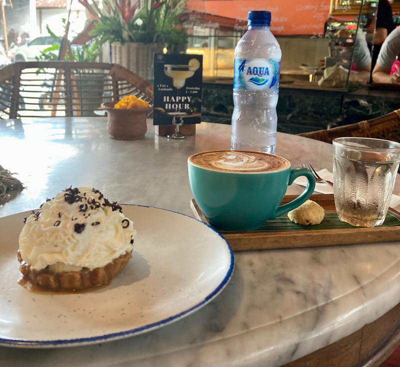 Banoffee tart and cappuccino 