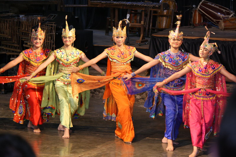 Danseressen op Angklung-muziek