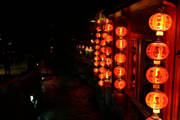 Stream by night, Lijiang