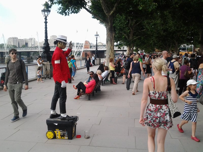 Buskers on the riverside