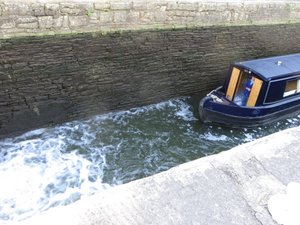 Staying dry while lock is filling