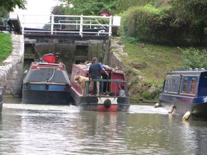 Shoving the butty into the lock