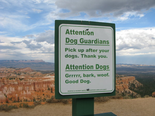 Nice sign for Doggies!