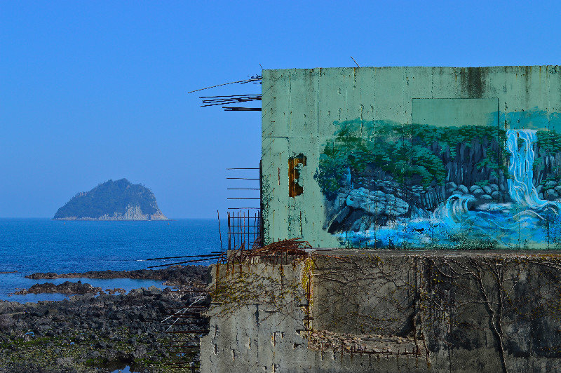 graffiti by the sea