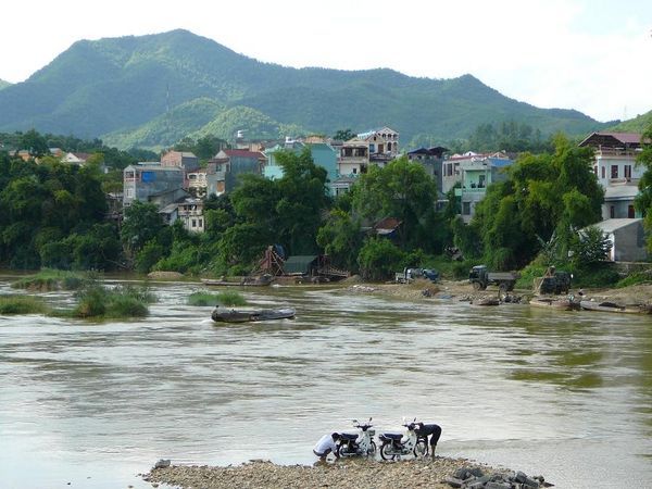 bang giang river
