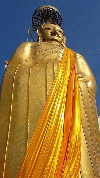 standing buddha: wat intharawihan