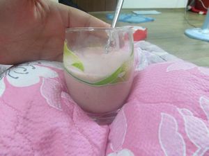 787 Maddies host mom made us a strawberry and banana smoothie  it was so good  )