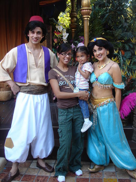 Mika & Mya with Aladdin & Princess Jasmine
