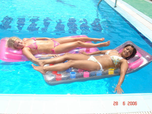 Jenny & Cutes at the pool