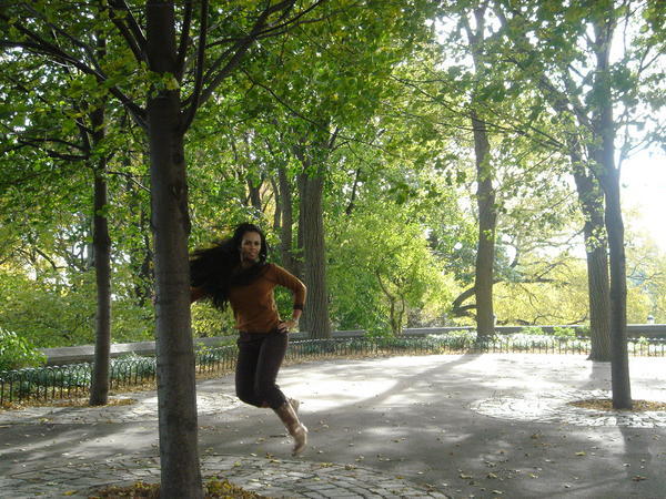 Leyla Jumping @ The Closters