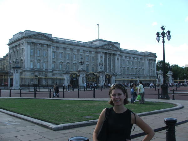 Lara outside Buckingham Palace