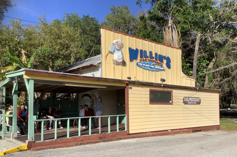 Willie’s Fish Camp Restaurant 