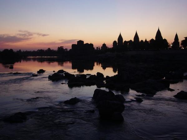 Sunset by the river, Orchha