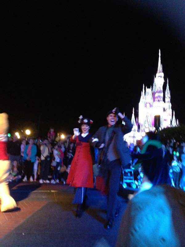 Christmas Parade: Mary Poppins en Bert