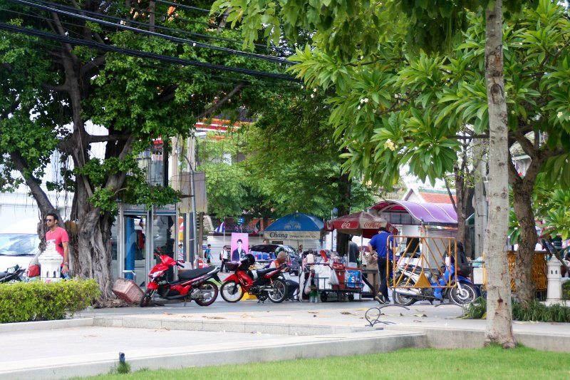 Street scene outside Wat Pho