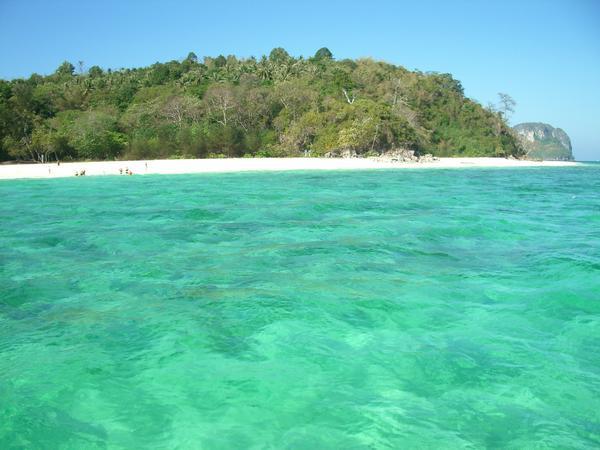 Crystal clear water on Bamboo island