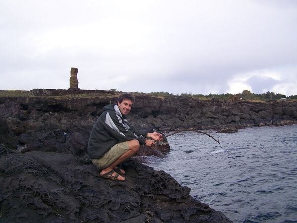 Rapi Nui fishing (or trying to!)