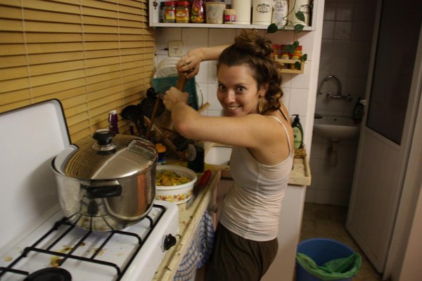 Der Küchengnom bereitet das Jom Kippur Mahl