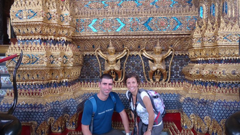 Posando en Wat Phra Kaeo