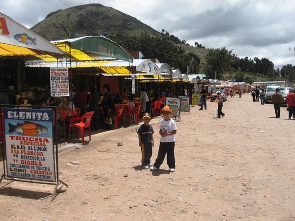 Stalls selling "trucha" along beach