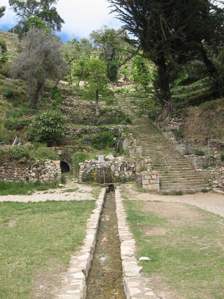 El fuente y escalera del Inca