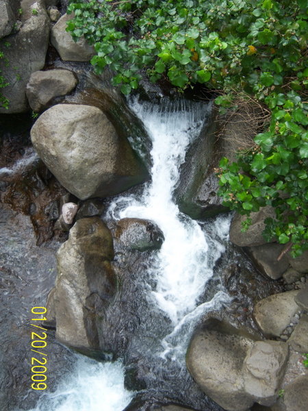 falls and stream running through 'Iao Vallry