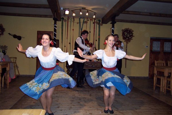  Folkdancers 