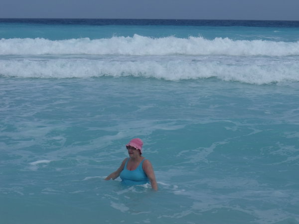 Jumping waves in the Caribbean