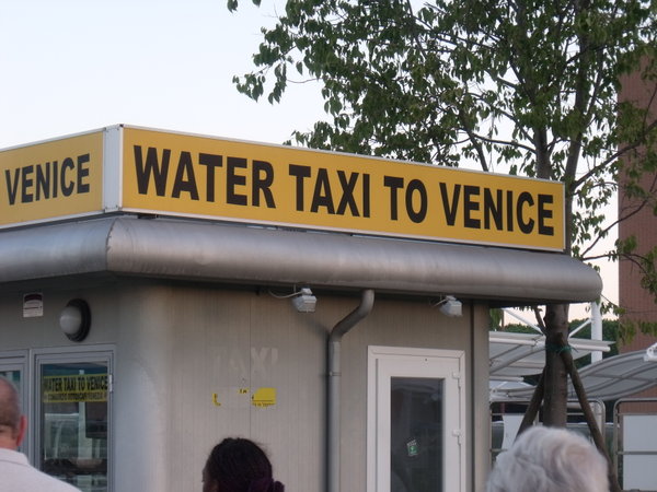 Airport water taxi stand
