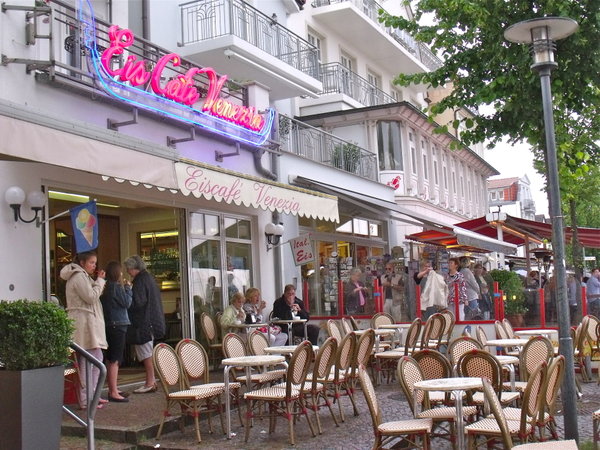 sidewalk cafe and restaurant