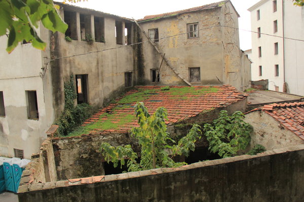 Lucca -A lovely old structure in need of repair and love