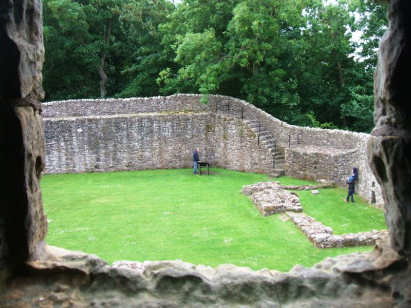 Castle courtyard2
