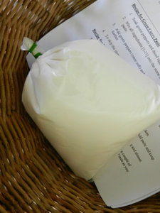 freshly pressed coconut milk… yuuuuummmm!