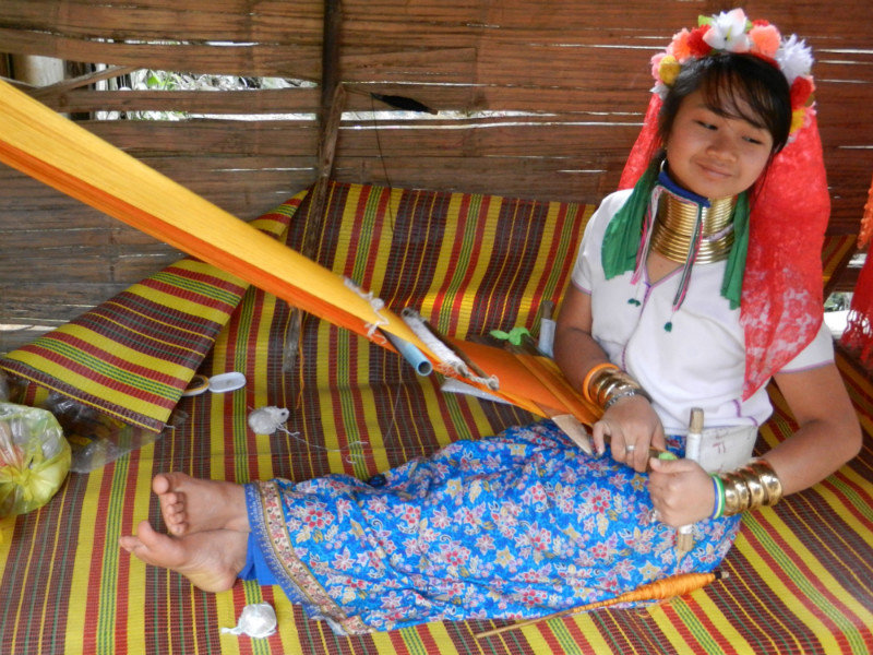 Kaya woman weaving