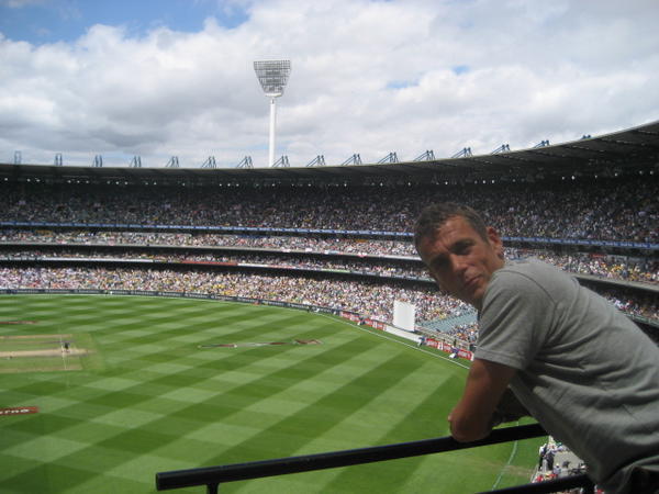 Melbourne (2); Bowled Shaayyne !