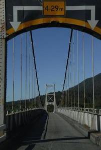 Een van de eenbaans-bruggetjes van de nationale weg nr.6