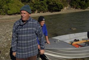 Echte Nieuw Zeelandse vissers van wie we mosselen en kokkels kregen