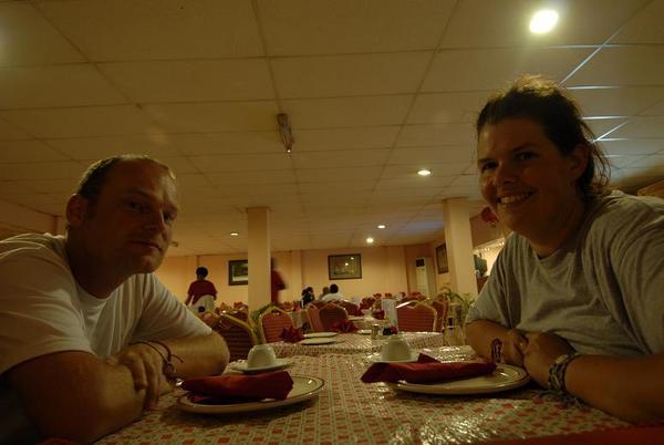 Bij ons favoriete chinese restaurant in Suva (hoofdstad). 's middags wantansoep en 's avonds de rest van de kaart