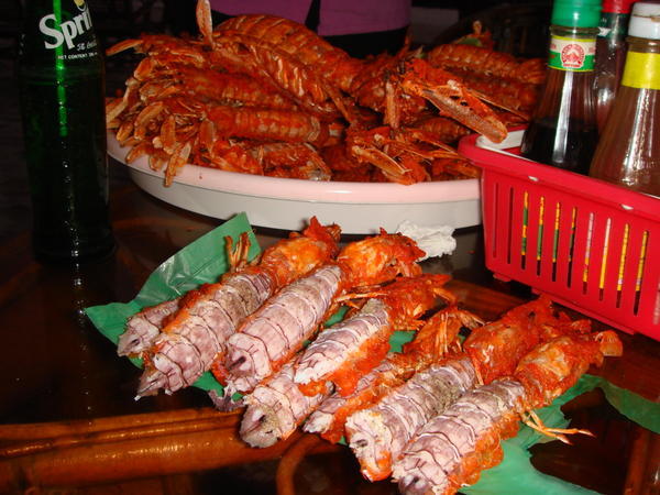 Ummm!! fresh lobster while you sunbath