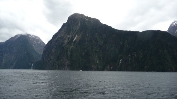 More rock formations at MIlford sound