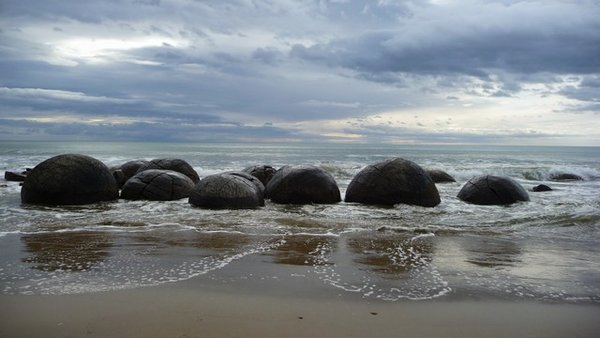 Big boulders made by the sea! 