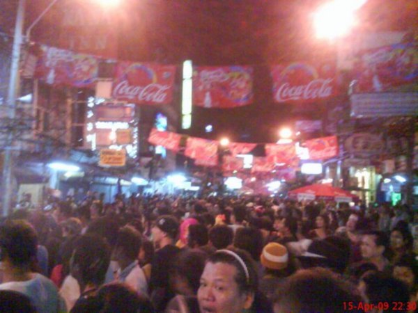 The huge crowds down the Khoa San road