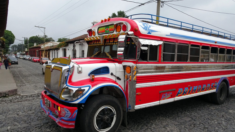 "Chicken Bus" - gamle amerikanske skolebusser, de findes i mange afskygninger