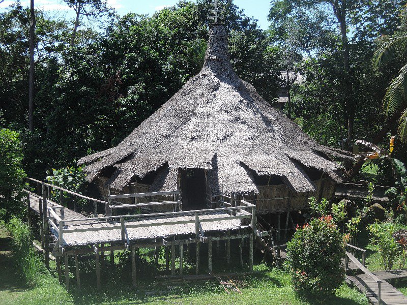Dayak stammehytte i Cultural Village