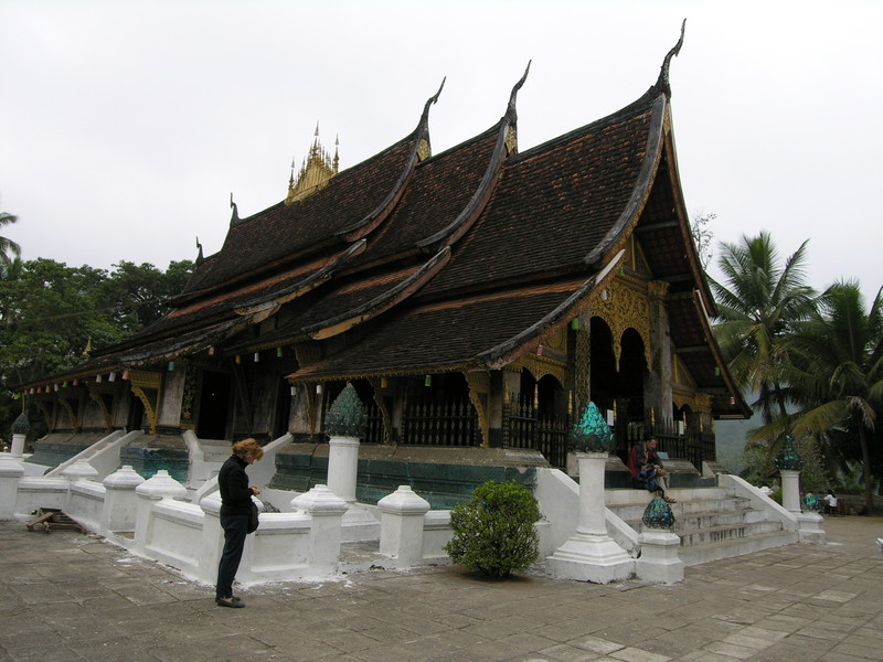 Typisk buddhistisk tempel i Luang Prabang